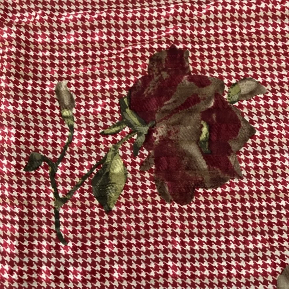Ralph Lauren Vintage Houndstooth Rose 100% Printed Silk Red Gold Scarf 21”x21”.